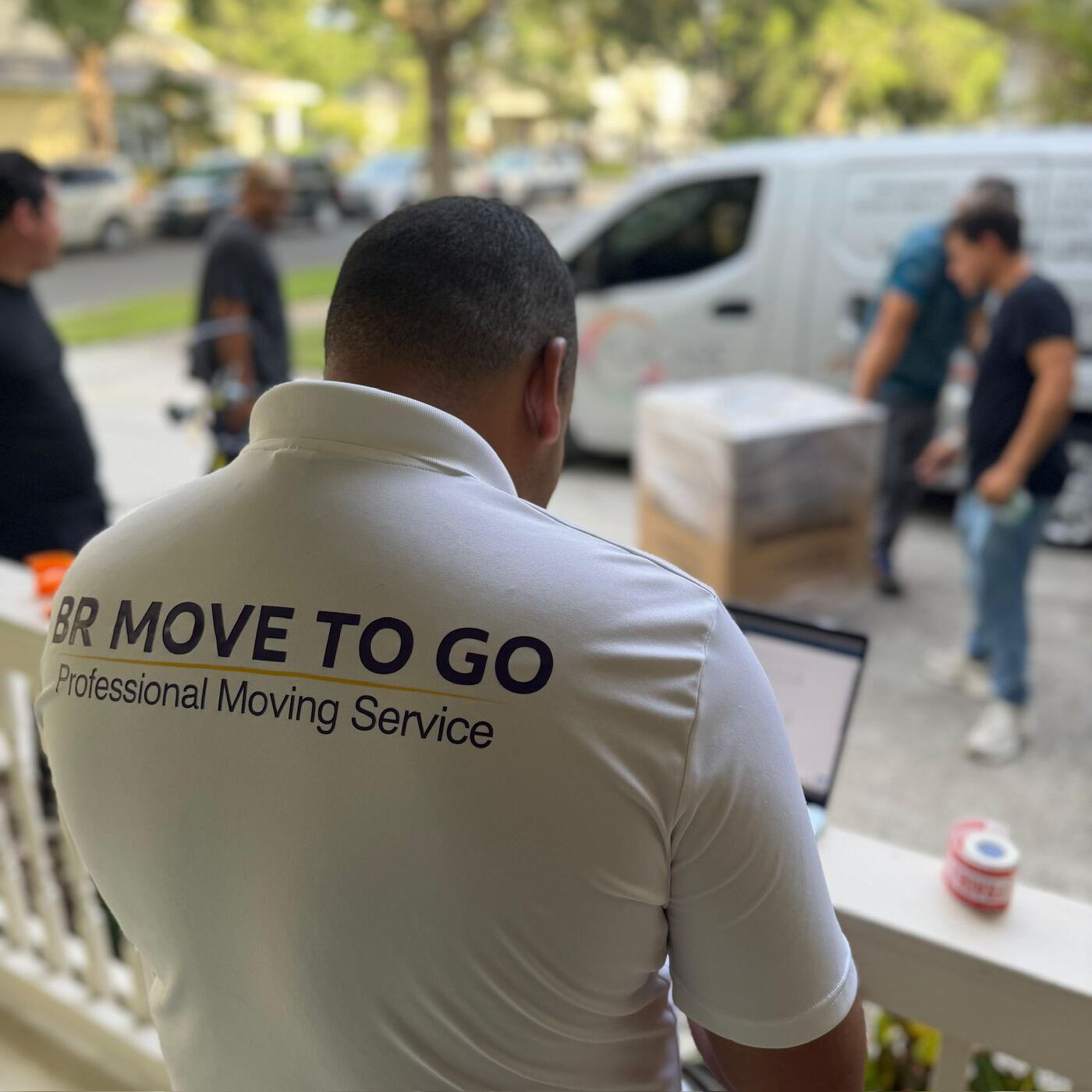 Equipe BrMoveToGo durante operação de mudança em Orlando
